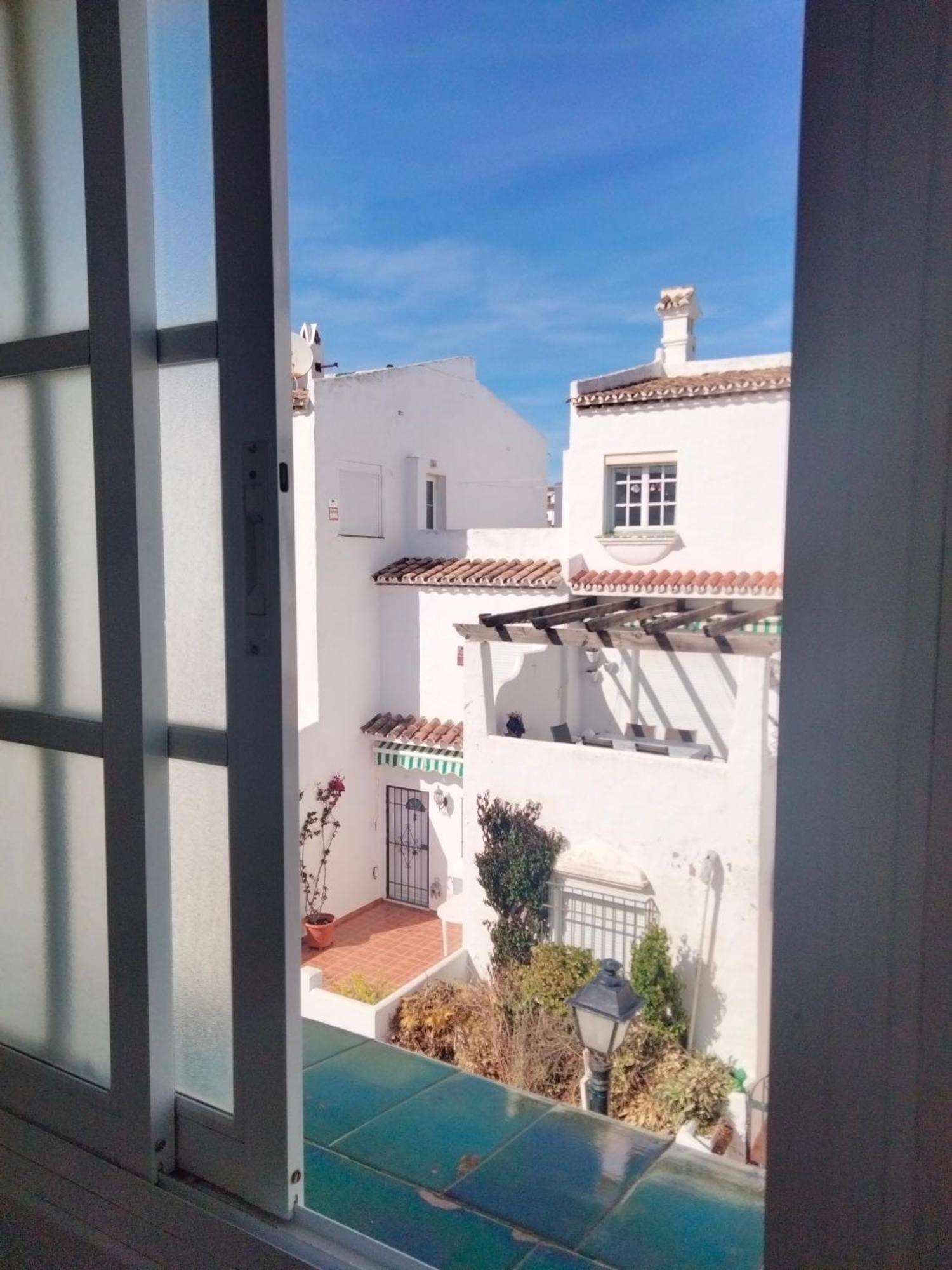 Apartamento Primera Linea De Playa Манилва Экстерьер фото